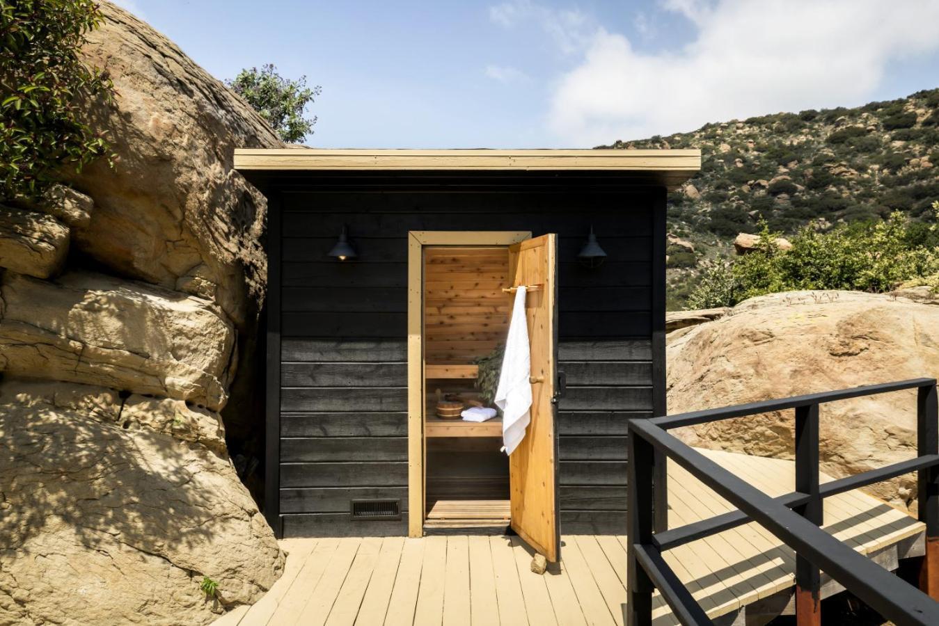 Retreat To The Rocks Historic Film And Music Getaway *
