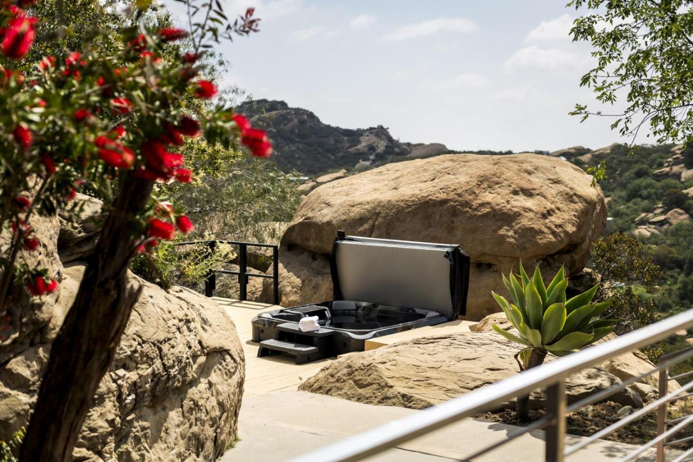 Retreat To The Rocks Historic Film And Music Getaway Holiday home