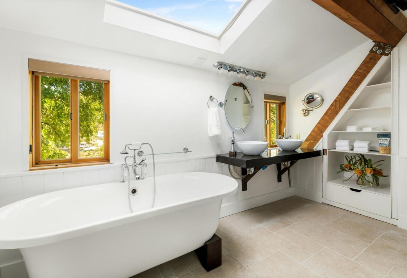 Retreat To The Rocks Historic Film And Music Getaway Holiday home