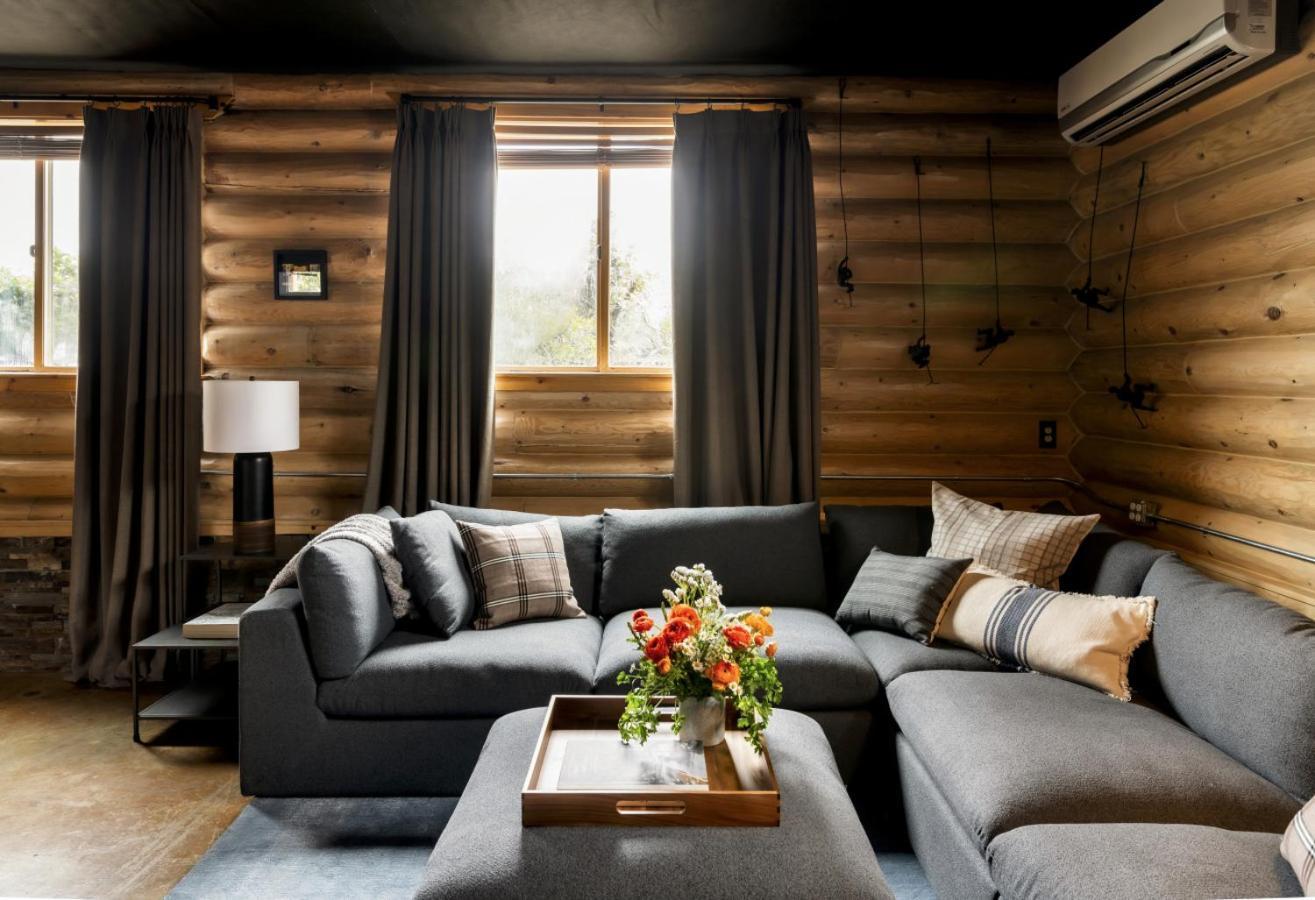Retreat To The Rocks Historic Film And Music Getaway Holiday home