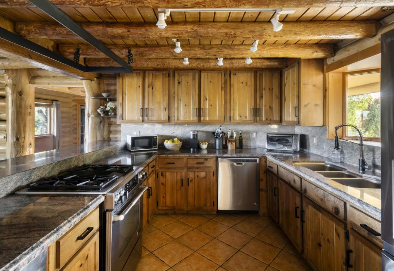Holiday home Retreat To The Rocks Historic Film And Music Getaway Los Angeles