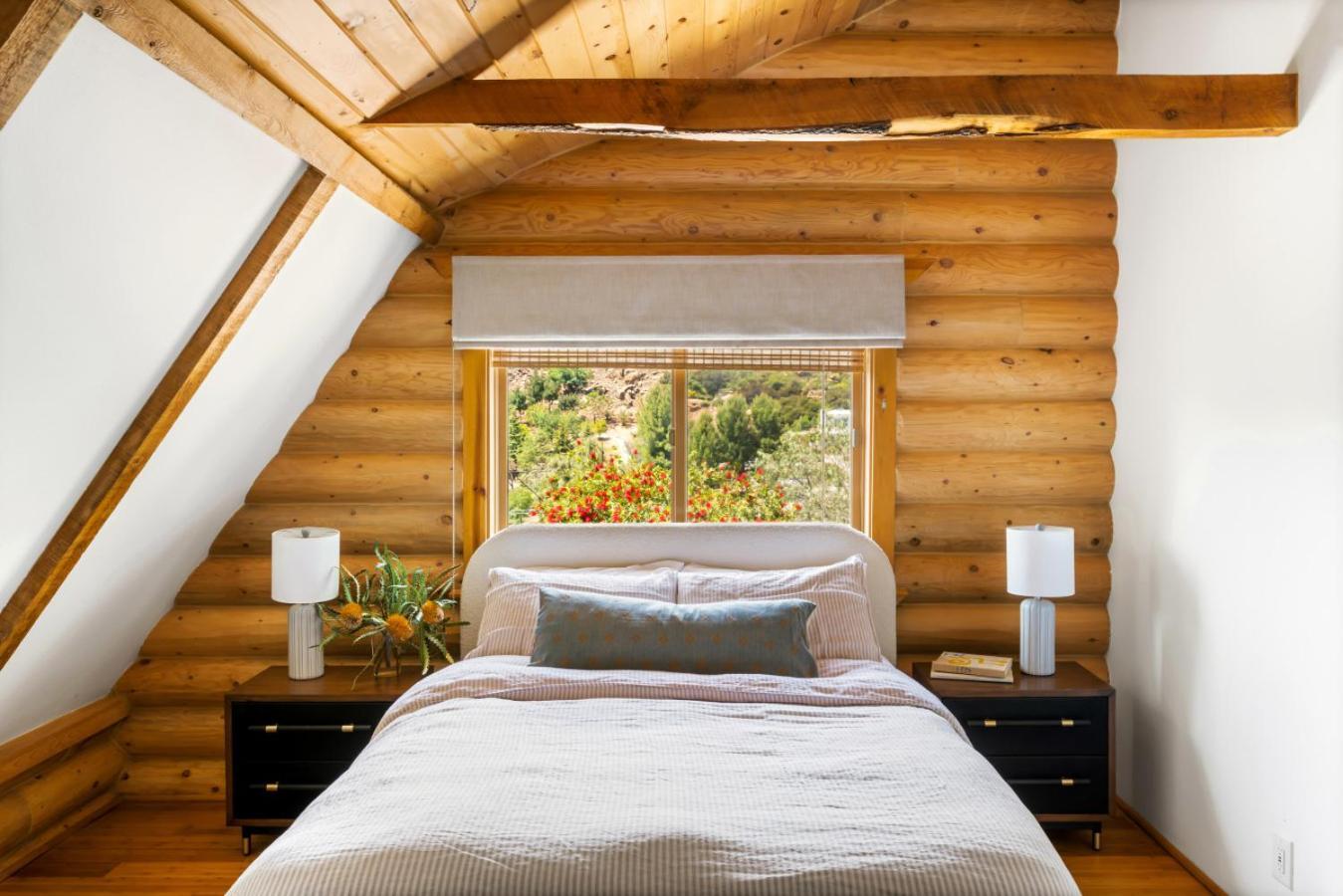 Holiday home Retreat To The Rocks Historic Film And Music Getaway Los Angeles